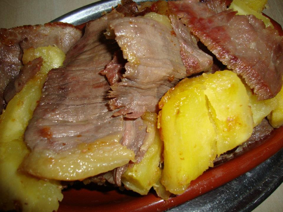 Carne de Sol com mandioca na manteiga